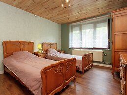 Quaint Holiday Home With Fenced Garden in Manhay