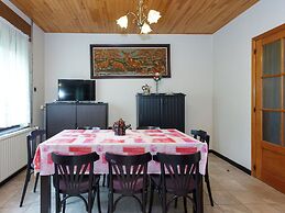 Quaint Holiday Home With Fenced Garden in Manhay