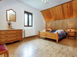 Quaint Holiday Home With Fenced Garden in Manhay