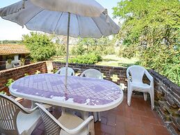 Cozy Farmhouse With Pool