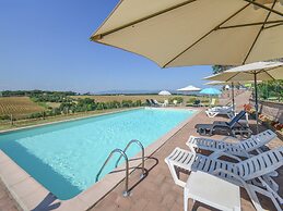 Cozy Farmhouse With Pool