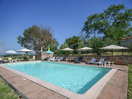 Cozy Farmhouse With Pool