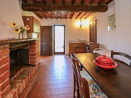 Cozy Farmhouse With Pool