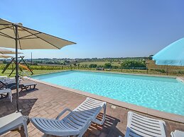 Cozy Farmhouse With Pool