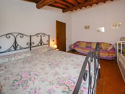 Cozy Farmhouse With Pool