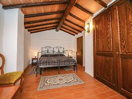 Cozy Farmhouse With Pool