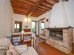 Cozy Farmhouse With Pool