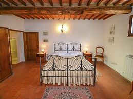 Cozy Farmhouse With Pool