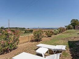 Cozy Farmhouse With Pool
