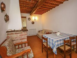 Cozy Farmhouse With Pool