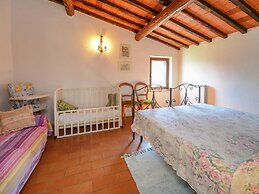 Cozy Farmhouse With Pool