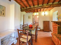 Cozy Farmhouse With Pool