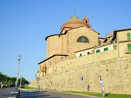 Cozy Farmhouse With Pool