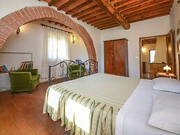 Cozy Farmhouse With Pool