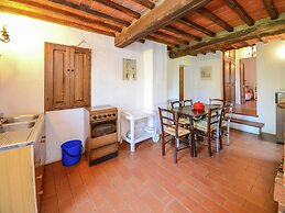 Cozy Farmhouse With Pool