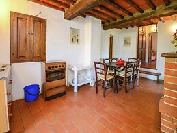 Cozy Farmhouse With Pool