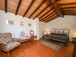 Cozy Farmhouse With Pool