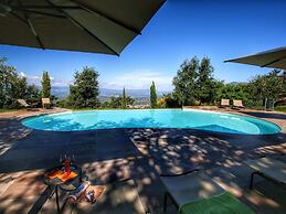 Belvilla by OYO Majestic Farmhouse With Pool