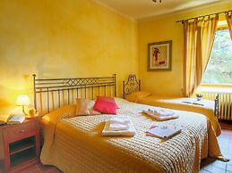 Belvilla by OYO Majestic Farmhouse With Pool