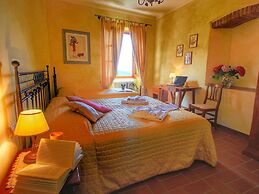 Belvilla by OYO Majestic Farmhouse With Pool