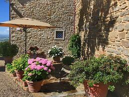 Belvilla by OYO Majestic Farmhouse With Pool