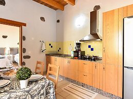 Authentic Holiday Home, Ground Floor Level, With Private Pool and Larg