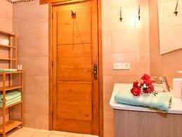 Authentic Holiday Home, Ground Floor Level, With Private Pool and Larg