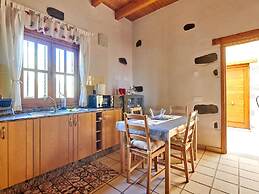 Authentic Holiday Home, Ground Floor Level, With Private Pool and Larg