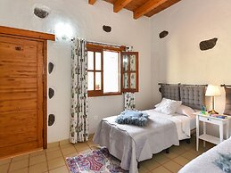 Authentic Holiday Home, Ground Floor Level, With Private Pool and Larg