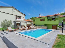 Spacious Apartment in Pazin With Pool