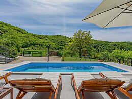 Spacious Apartment in Pazin With Pool