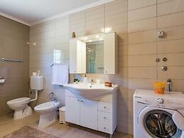 Spacious Apartment in Pazin With Pool