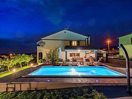 Spacious Apartment in Pazin With Pool