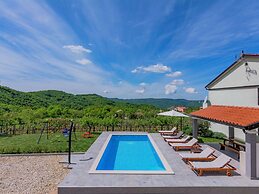 Spacious Apartment in Pazin With Pool