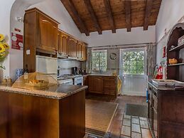 Gorgeous Holiday Home With Swimming Pool