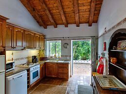 Gorgeous Holiday Home With Swimming Pool