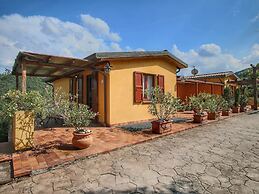 Belvilla by OYO Country House With Swimming Pool