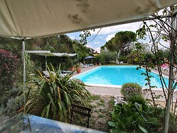 Belvilla by OYO Country House With Swimming Pool