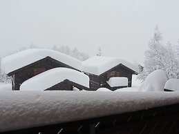 Superb Apartment With Views of the Alps