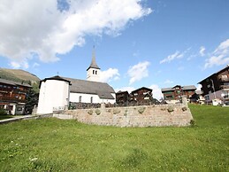 Superb Apartment With Views of the Alps