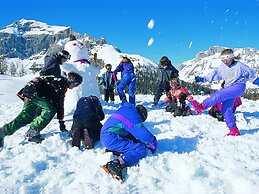 Superb Apartment With Views of the Alps