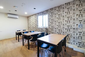 Capital O 67657 Schmear Suites