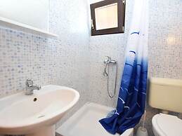 Lovable Apartment, Pool With Deckchairs, Fenced Garden With Grill, Wif