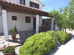 Lovable Apartment, Pool With Deckchairs, Fenced Garden With Grill, Wif