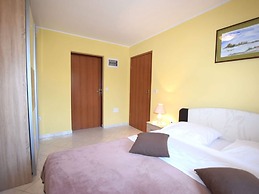 Lovable Apartment, Pool With Deckchairs, Fenced Garden With Grill, Wif