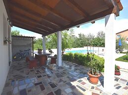 Lovable Apartment, Pool With Deckchairs, Fenced Garden With Grill, Wif