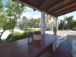 Lovable Apartment, Pool With Deckchairs, Fenced Garden With Grill, Wif