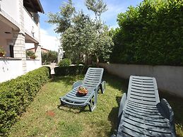Lovable Apartment, Pool With Deckchairs, Fenced Garden With Grill, Wif
