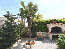 Lovable Apartment, Pool With Deckchairs, Fenced Garden With Grill, Wif