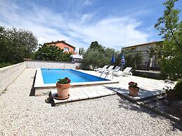 Lovable Apartment, Pool With Deckchairs, Fenced Garden With Grill, Wif